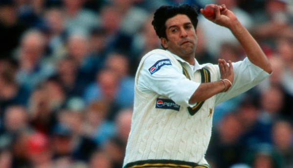 Wasim Akram bowling 